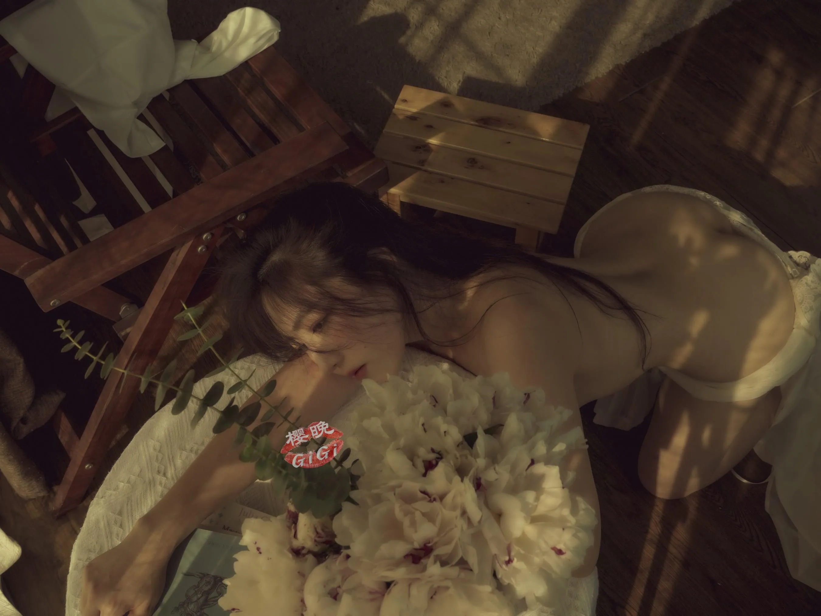 樱晚gigi – NO.64 窗前的花 [20P]插图8
